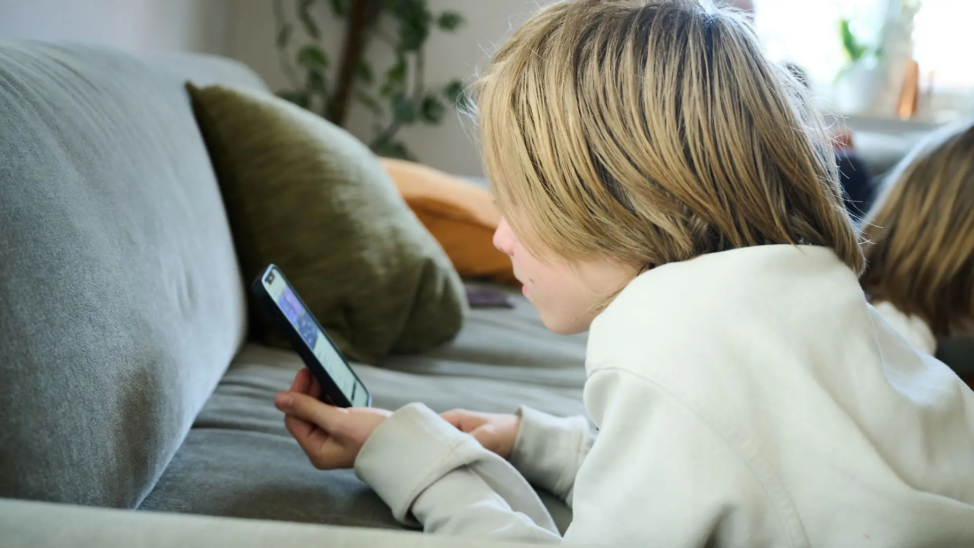 Viele Kinder und Jugendliche haben Kinderärztin Tanja Brunnert zufolge eine problematische Mediennutzung. (Symbolbild)