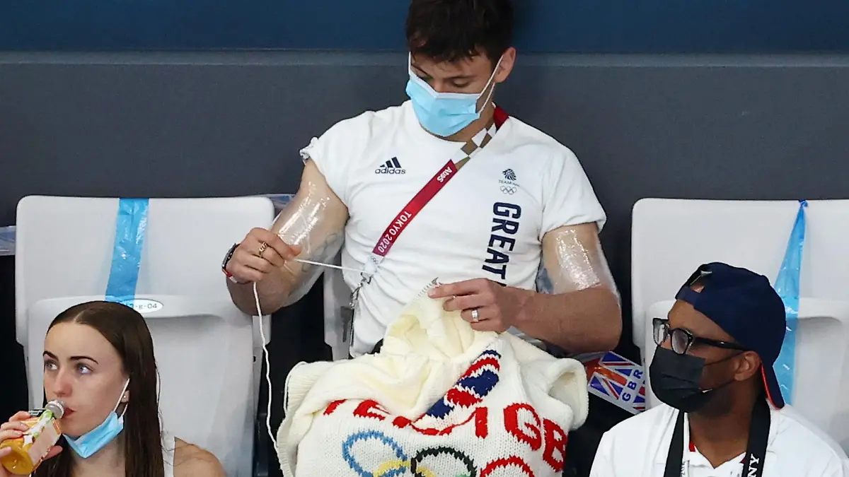 Tokyo 2020 Olympics - Diving - Men's 3m Springboard - Preliminary Round - Tokyo Aquatics Centre, Tokyo, Japan - August 2, 2021. Tom Daley of Britain knits in the stands REUTERS/Antonio Bronic SEARCH "OLYMPICS DAY 11" FOR TOKYO 2020 OLYMPICS EDITOR'S CHOICE, SEARCH "REUTERS OLYMPICS TOPIX" FOR ALL EDITOR'S CHOICE PICTURES. TPX IMAGES OF THE DAY