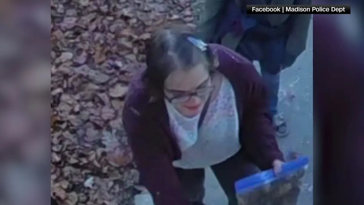 Morgan Geyser in einem Video einer Überwachungskamera 