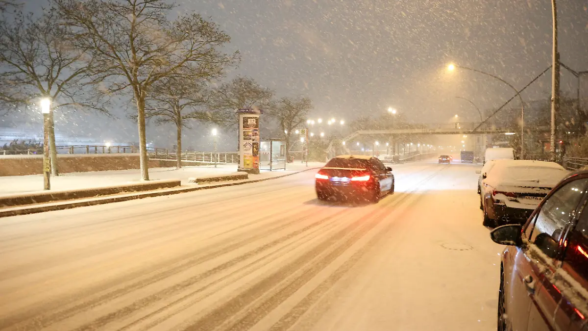 epi_1005971501_DPA BF_ytlao26our-v3-ax-ms6144.jpg_Schnee in Hamburg.jpg