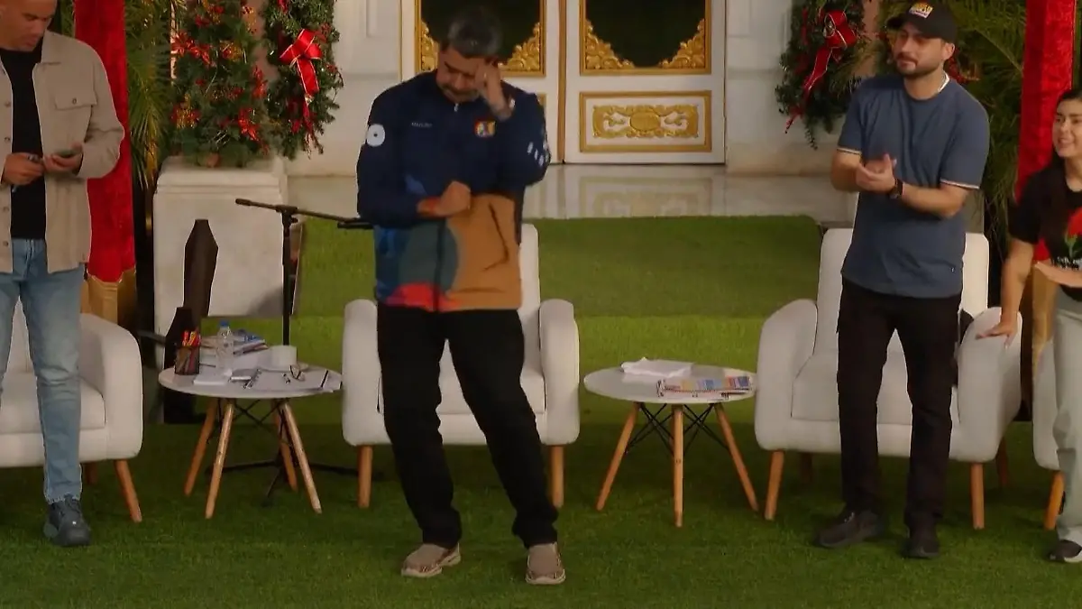 Präsident tanzt während seiner Rede – und erzürnt so ein ganzes Land! Venezuelas Maduro mit Gaga-Auftritt