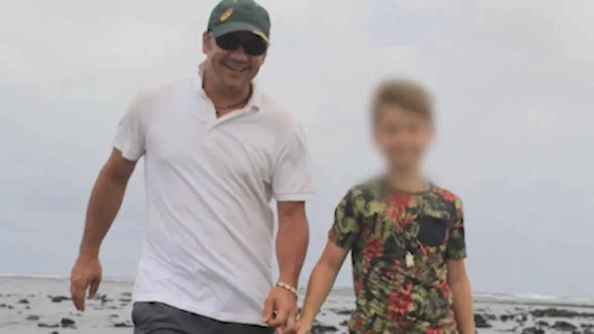 MIke und Paul posieren vor der Kamera