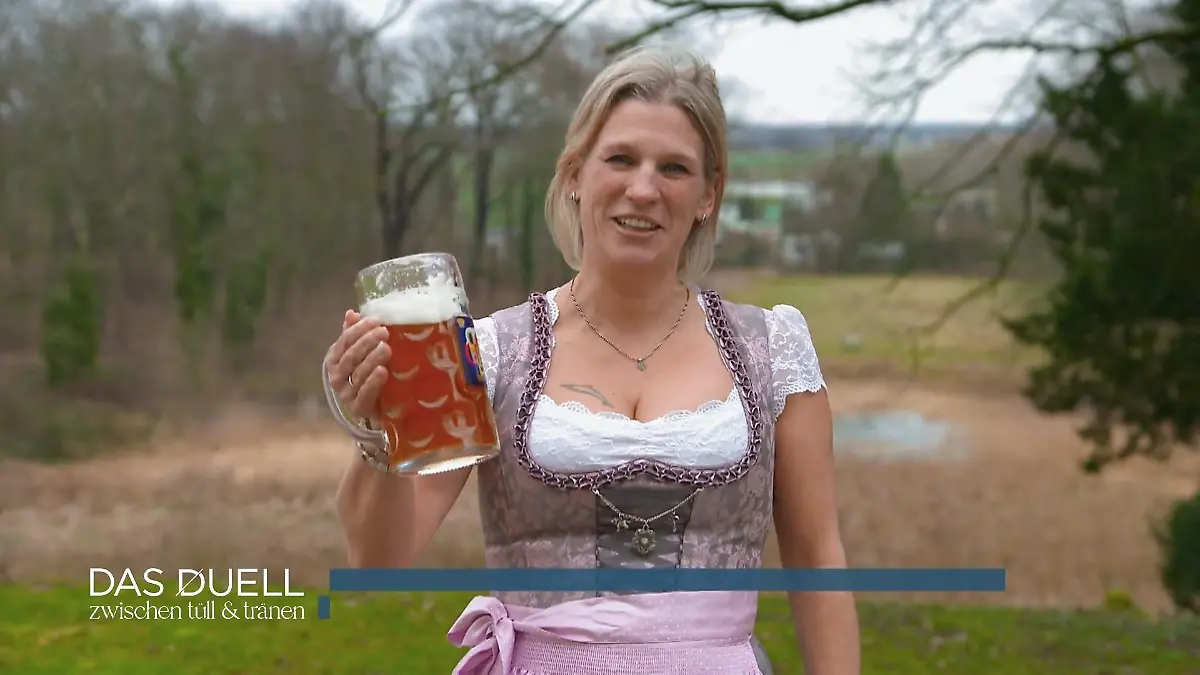 Braut Nadja möchte im Dindl heiraten Oktoberfest-Hochzeit