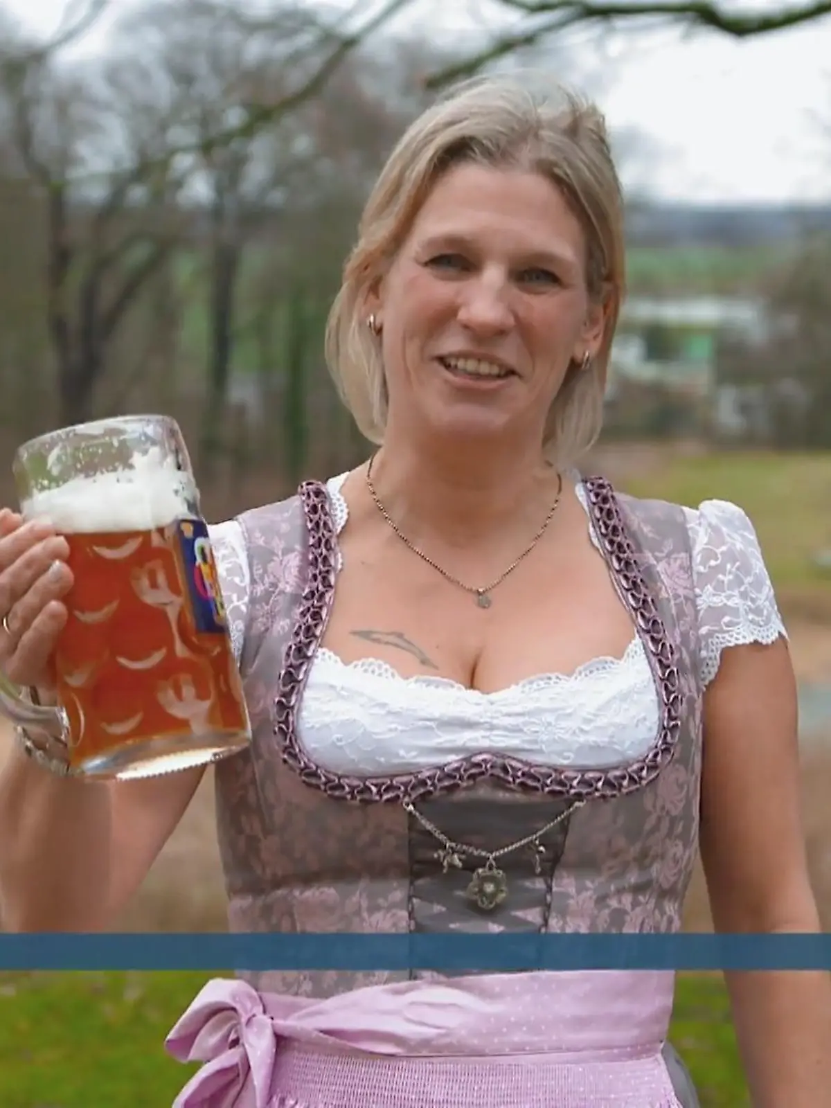 Bild zu: "Braut Nadja möchte im Dindl heiraten"