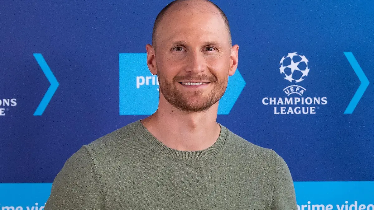 27.07.2021, Bayern, München: Benedikt Höwedes, Kommentator, nimmt an einer Pressekonferenz von Amazon Prime Video teil. Amazon zeigt ab der Saison 2021/22 Spiele der Champions League. Auf seinem kostenpflichtigen Streamingdienst zeigt der Online-Gigant das jeweilige Topspiel am Dienstagabend. Foto: Sven Hoppe/dpa +++ dpa-Bildfunk +++