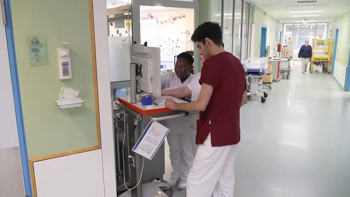 Azubis-bernehmen-das-Zepter-in-Uniklinik-K-ln-Pilotprojekt-in-Kinderklinik