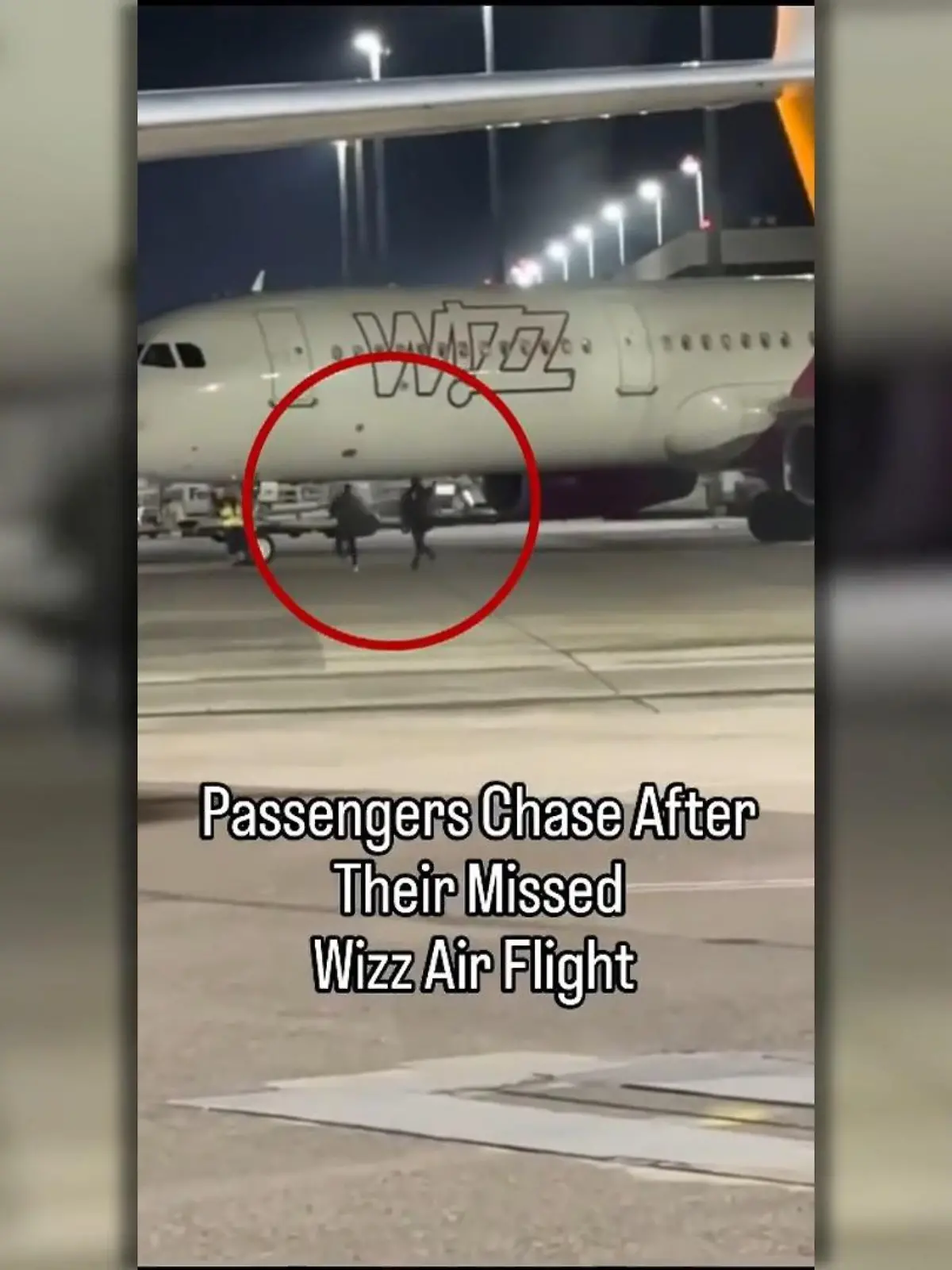 Bild zu: "Passagiere rennen aufs Vorfeld"