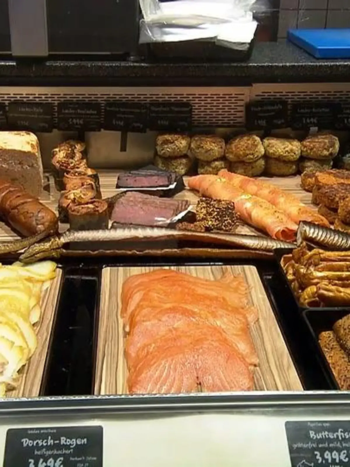 Bild zu: "Landesehrenpreise für Lachs-Räucherei"