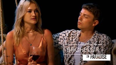 Bild zu: "Folge 5: Auf Messers Schneide – Mimi zwischen Devin und Eddie"