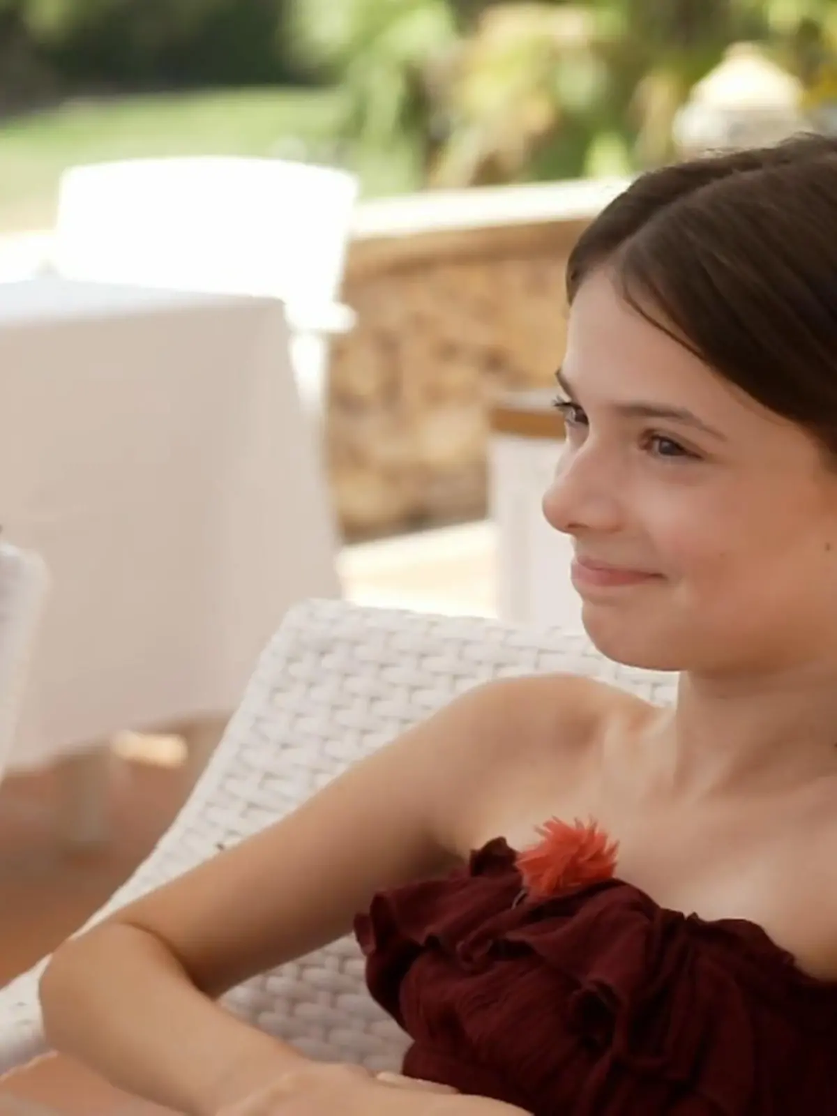 Bild zu: "Pia Bolte bereitet Sophia auf den Laufsteg vor"