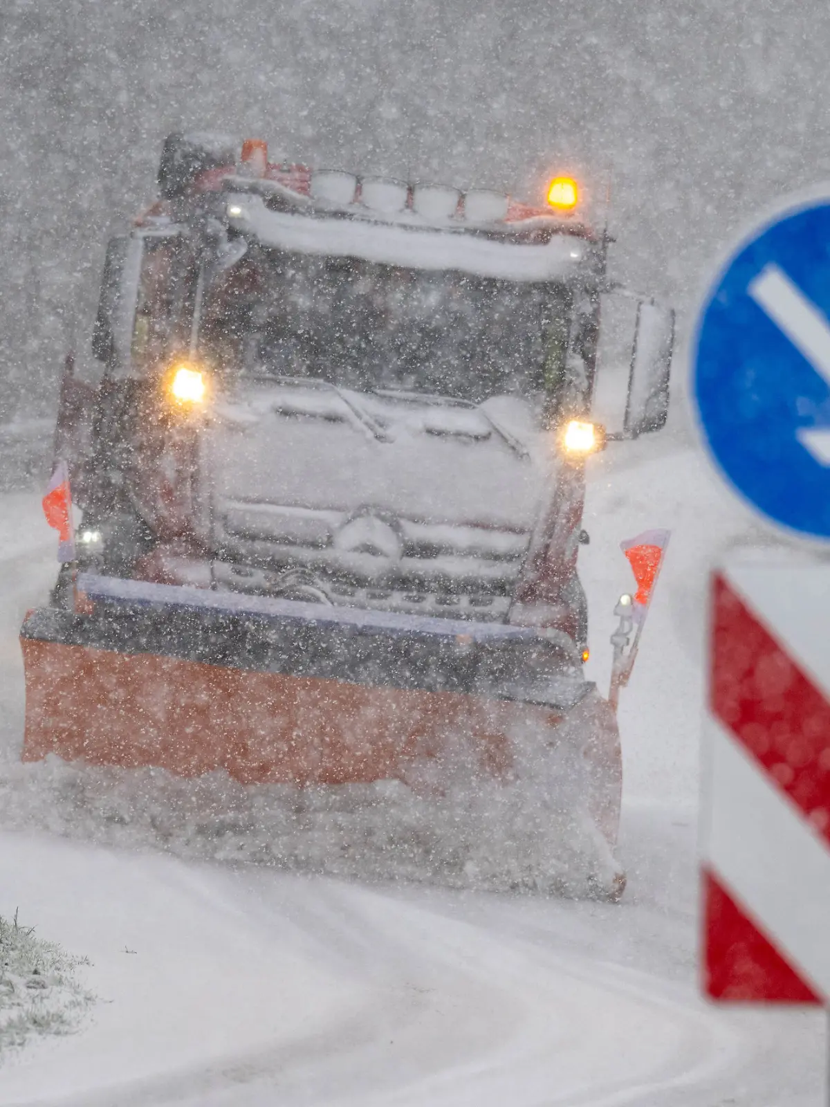 nj vb k+ Schneefall im Erzgebirge