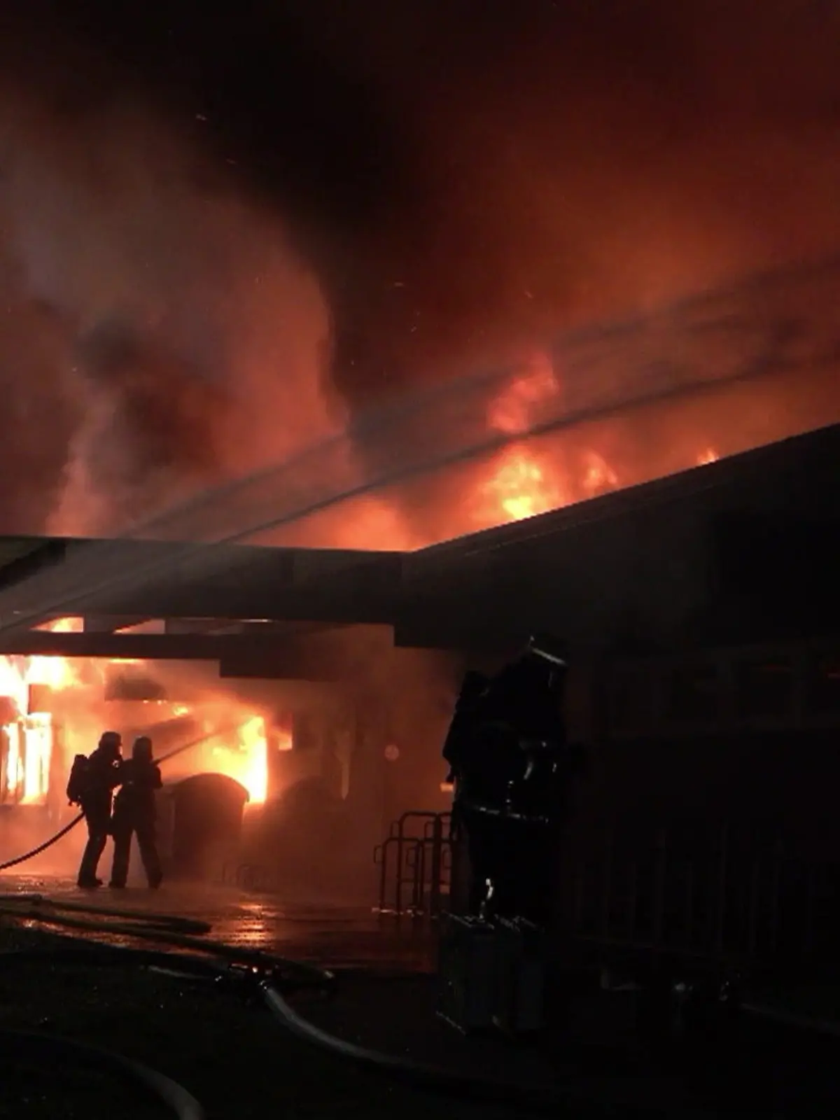 Bild zu: "Millionenschaden! Feuer zerstört Kindergarten"