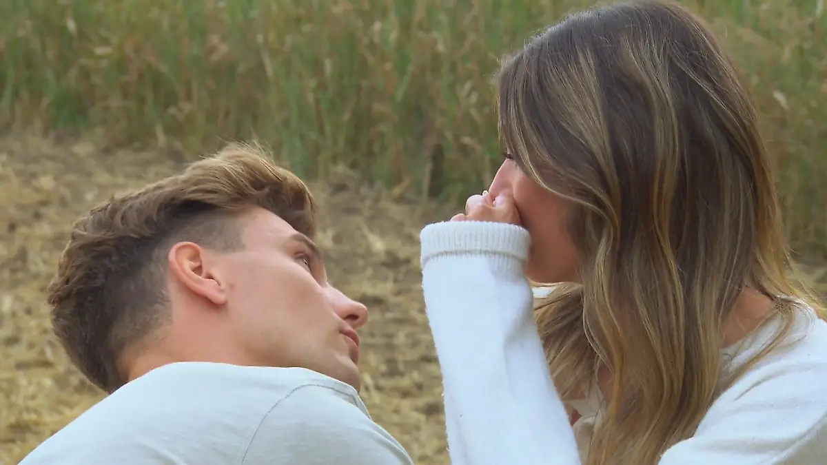 Bauer Friedrich versucht alles, um Selina zu trösten