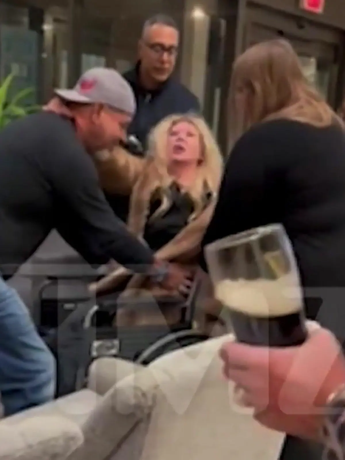 Bild zu: "Wurden Tara Reid K.-o.-Tropfen in den Drink gemischt?"