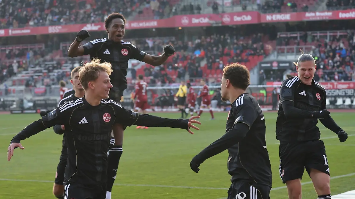 1. FC Nürnberg - DSC Arminia Bielefeld: Torjubel.