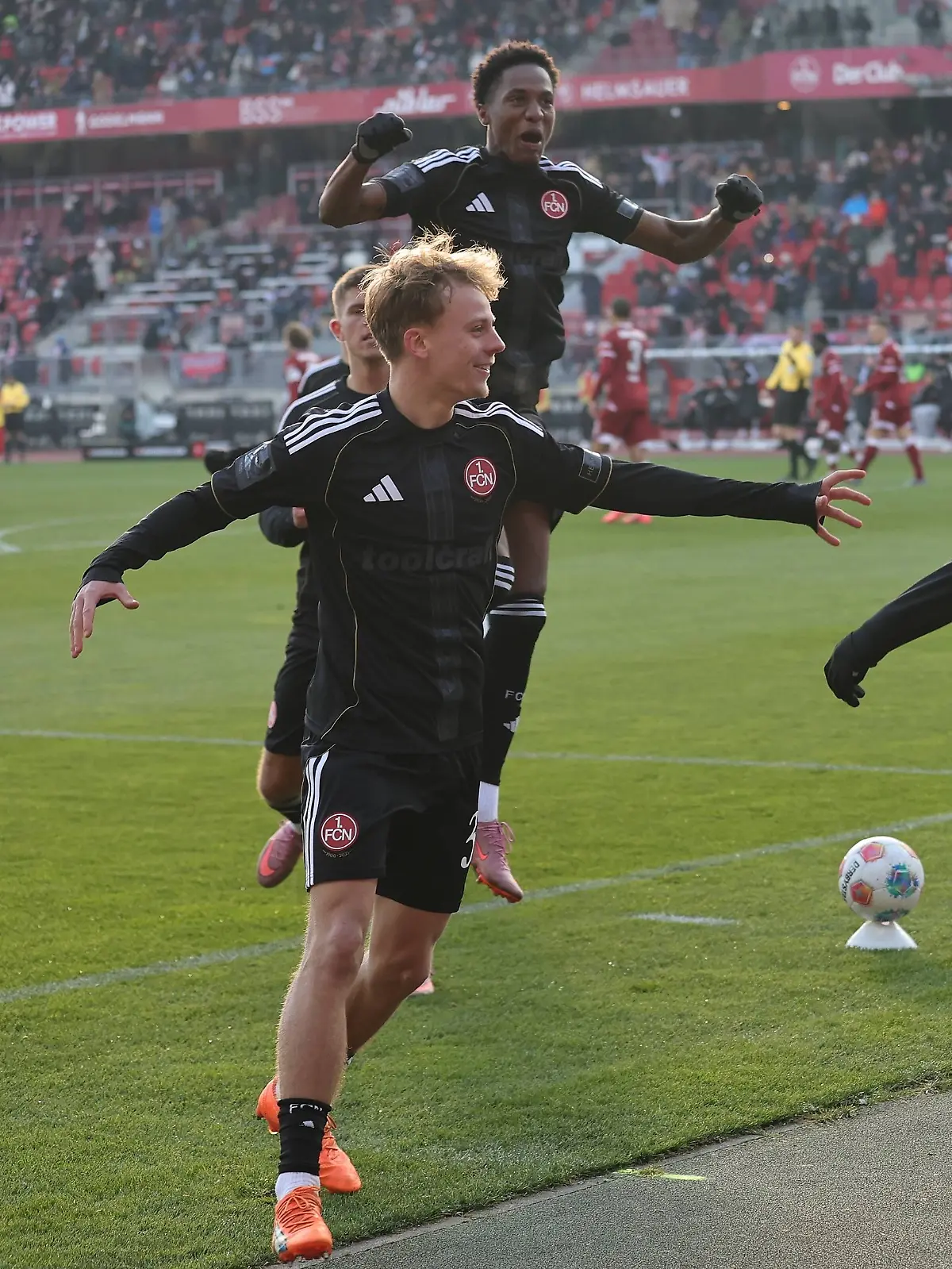 1. FC Nürnberg - DSC Arminia Bielefeld: Torjubel.