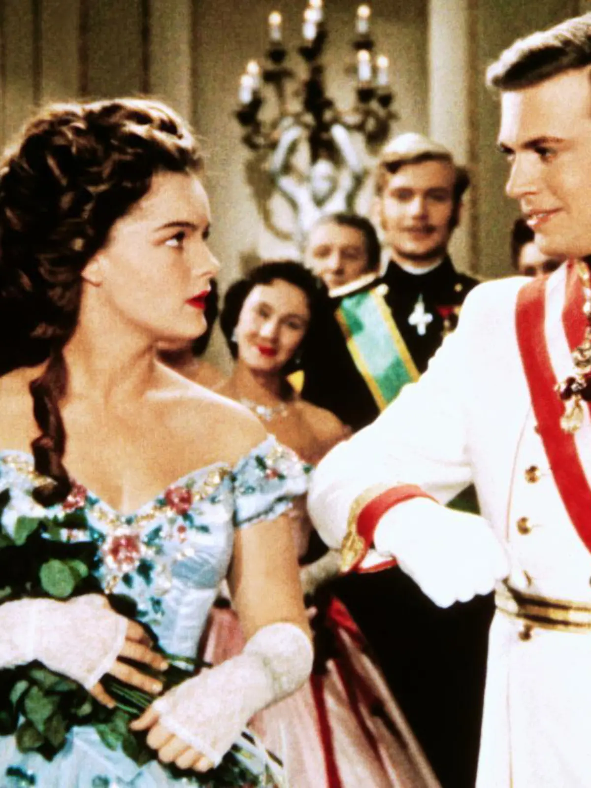 Sissi (Romy Schneider), Kaiser Franz-Joseph (Karlheinz Böhm). Erstmals die legendäre Sissi-Trilogie an Weihnachten bei RTL