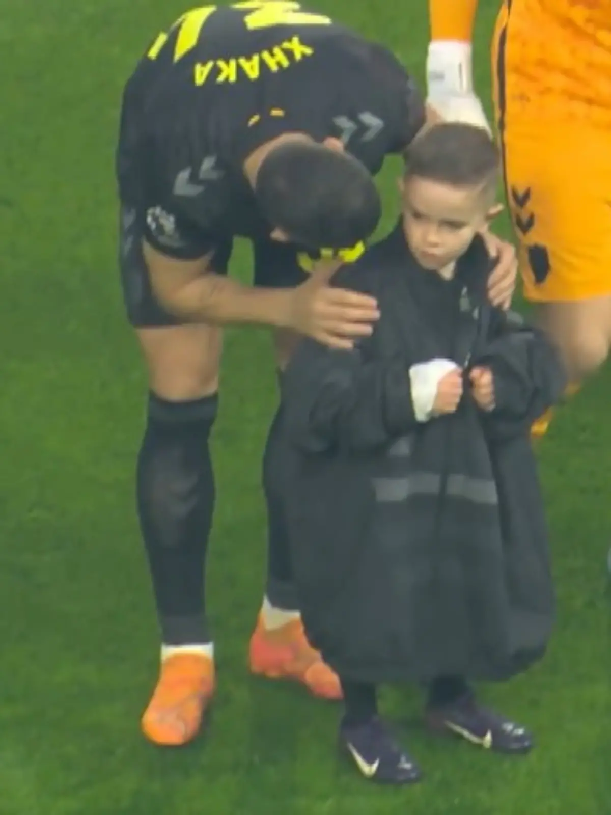 Bild zu: "Ex-Bundesliga-Star zeigt sein Herz aus Gold"