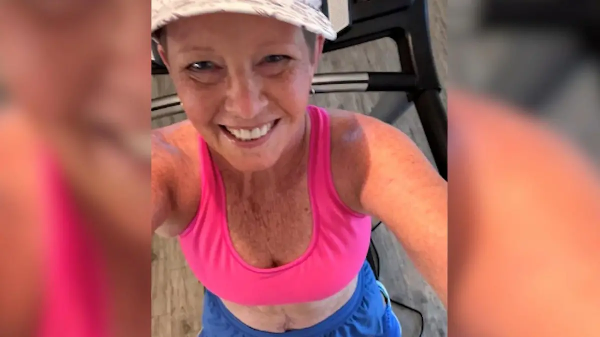 Melinda (63) schneidet sich an Pappkarton – Klinik! Ihre Hand schwoll immer weiter an!