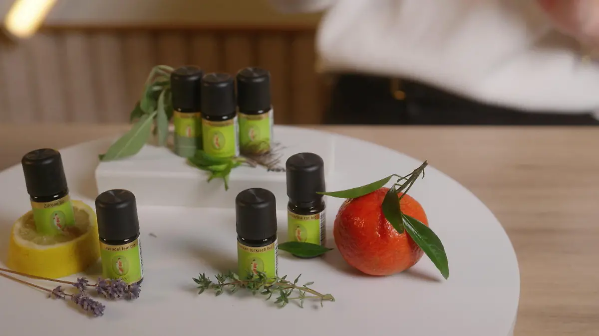 Diese Düfte sind dufte! Bei diesen Beschwerden solltet ihr zu ätherischen Ölen greifen Erste Hilfe bei Nagelpilz, Stress und Migräne