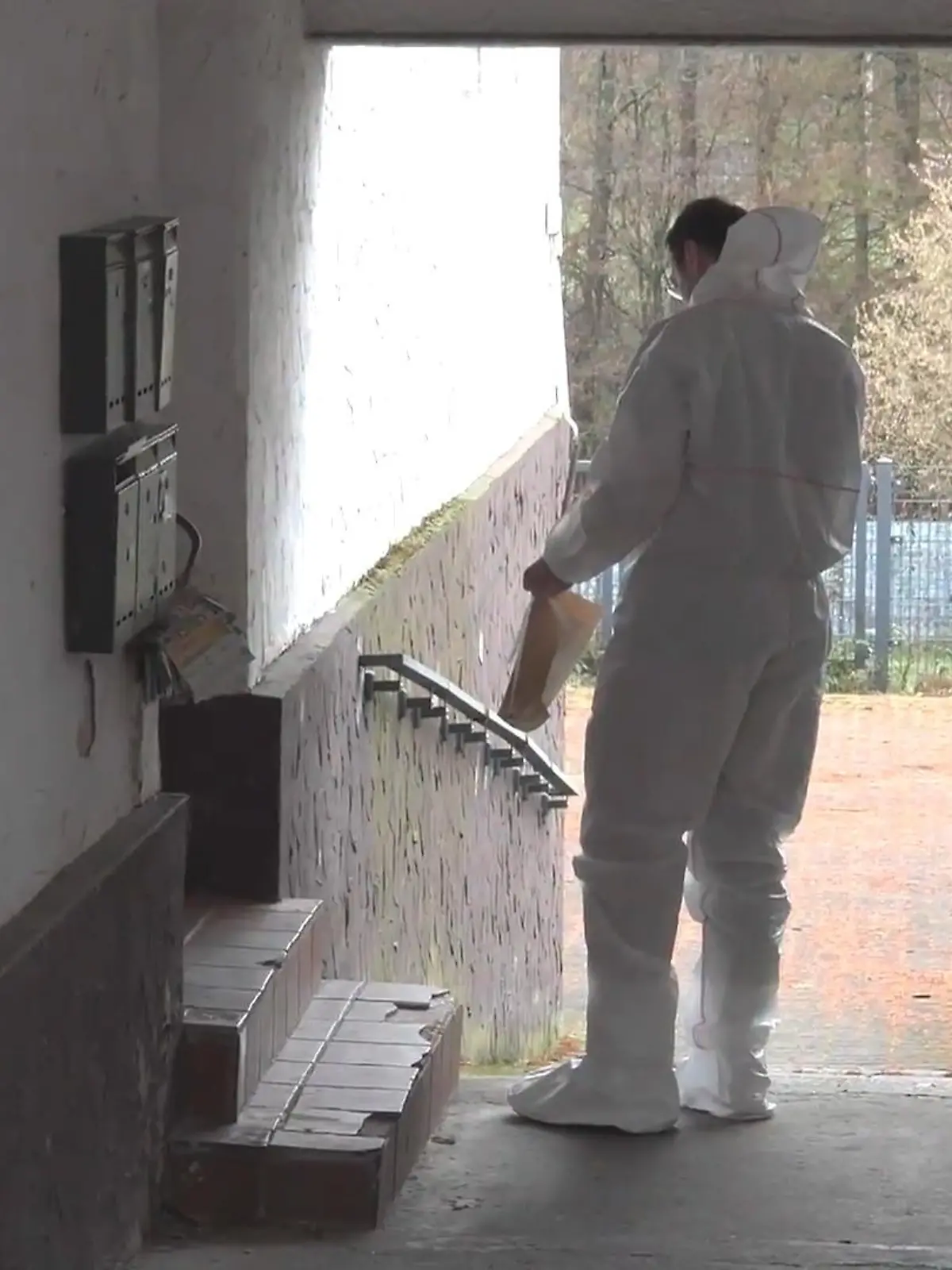 Bild zu: "Gerichtsvollzieher (58) im Dienst getötet – bei Einsatz im Mehrfamilienhaus!"