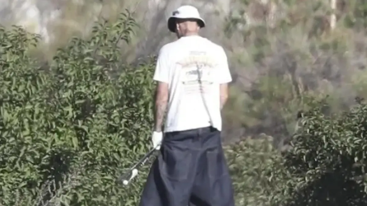 Erleichterung vor den Kameras! Superstar strullert auf Golfplatz Pinkelpause bei Justin Bieber