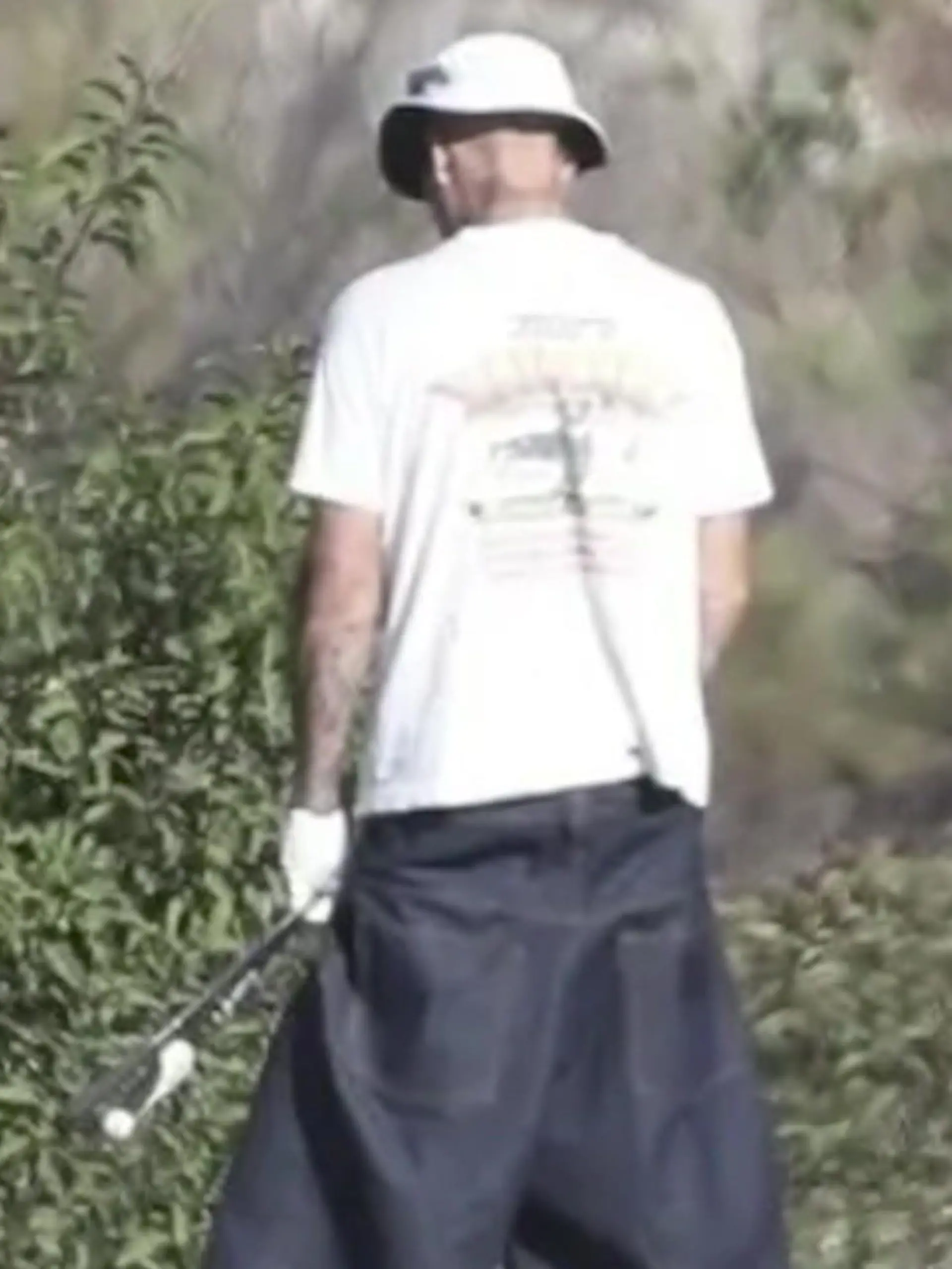 Bild zu: "Erleichterung vor den Kameras! Superstar strullert auf Golfplatz"
