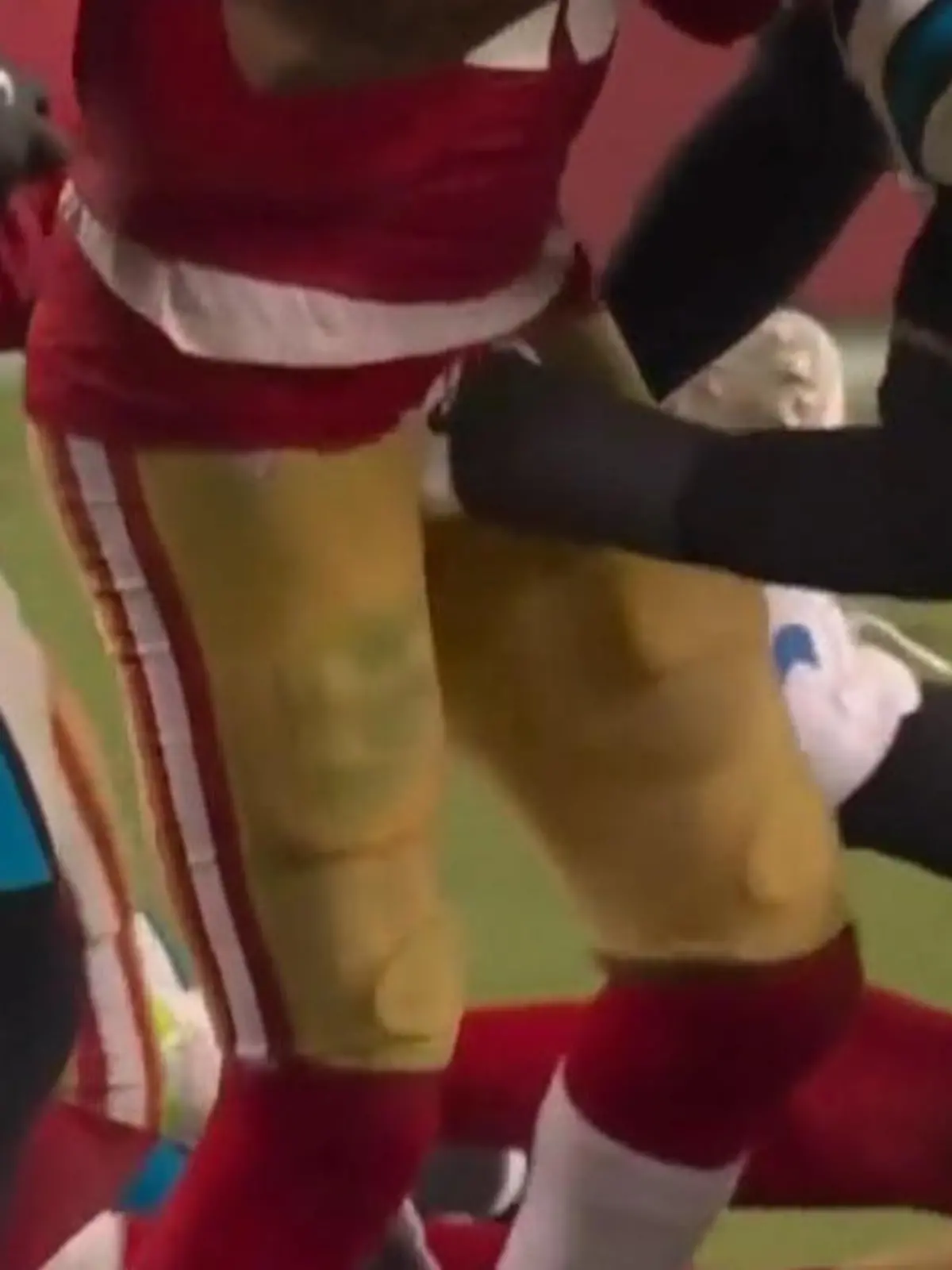 Bild zu: "Das war das falsche Ei! Spieler schlägt Konkurrent in den Schritt"