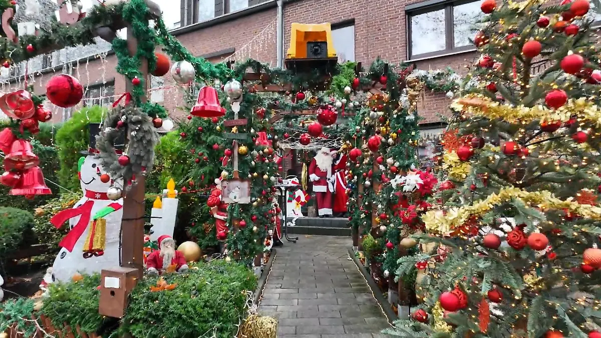 Weihnachtshaus in Oberhausen öffnet Winterwelt von Dirk van Acken (47)