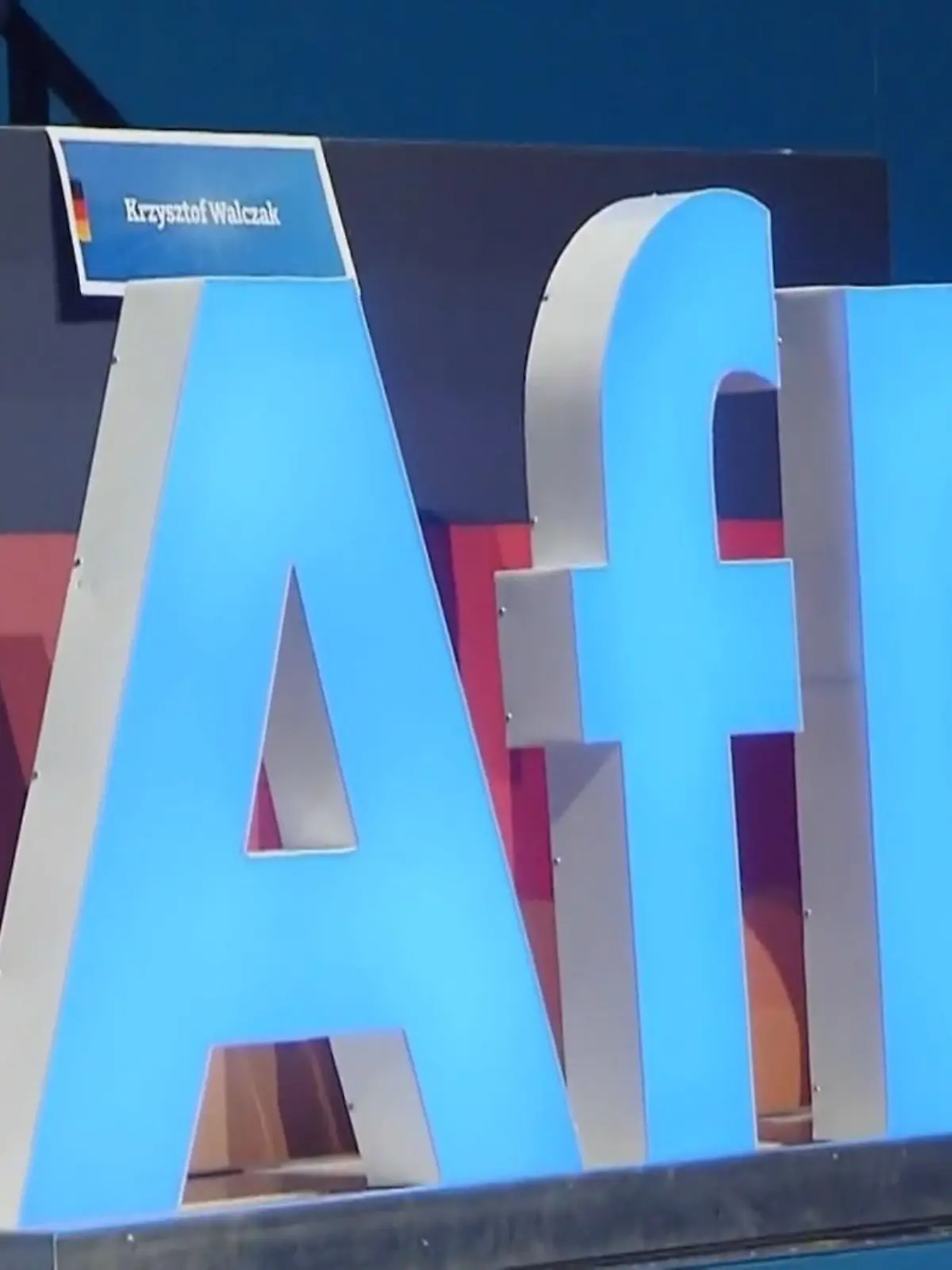 Bild zu: "Streit um Brandmauer"