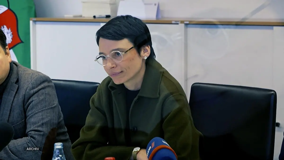 SPD und FDP fordern Entlassung von Ministerin Paul Grünen-Politikerin unter Druck