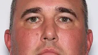 USA-High-School-Trainer-nach-Kinderpornografie-Vorw-rfen-verschwunden-