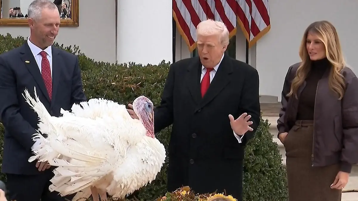 Landleben statt Ofen! US-Präsident Trump begnadigt Truthähne Happy End für Gobble & Waddle