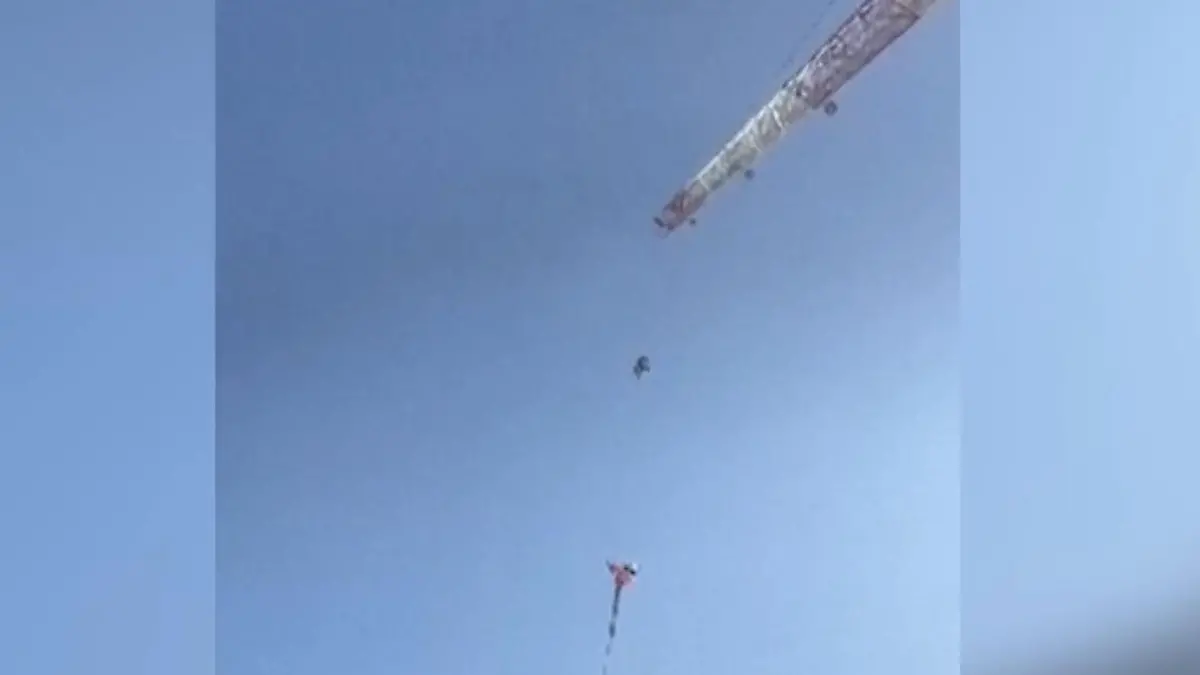 Israel-Teenager-h-ngt-in-300-Metern-H-he-an-Kran-und-kommt-nicht-mehr-runter