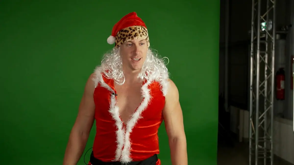 Ballermann-Star Calvin Kleinen überrascht mit Weihnachtssong Was für 'ne Bescherung!