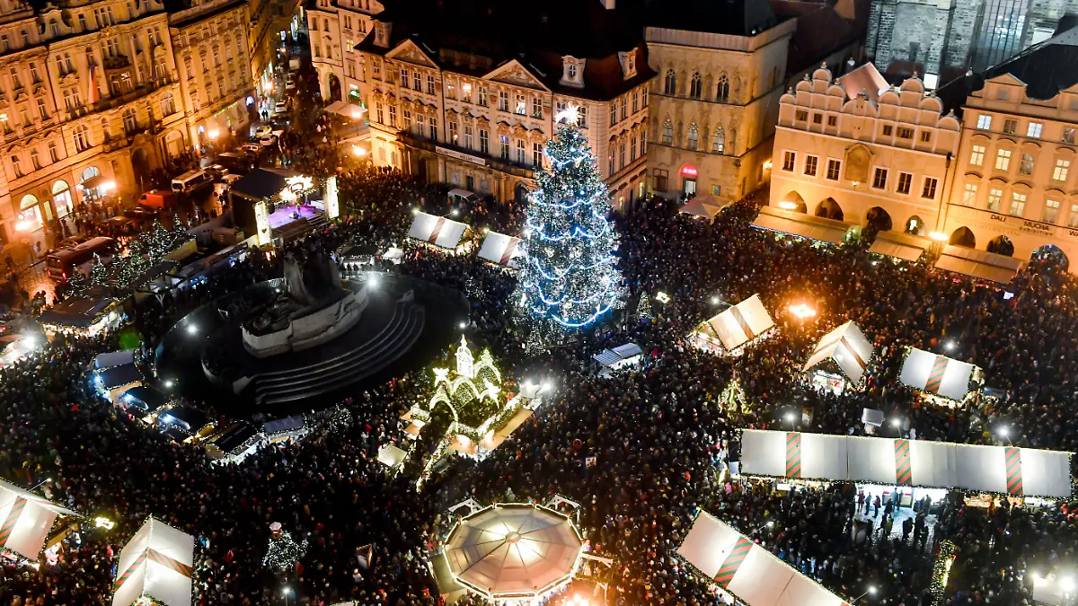 Die Weihnachtsmärkte in Prag zählen zu den schönsten Europas und lassen die tschechische Hauptstadt in neuem Glanz erstrahlen.