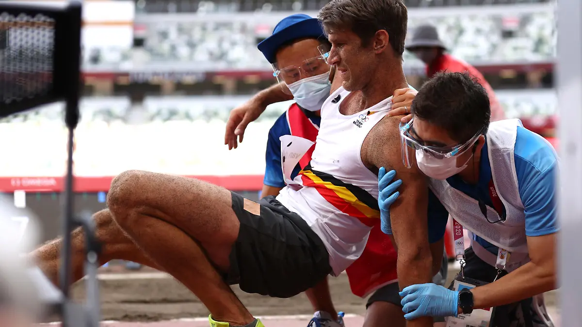 Tokyo 2020 Olympics - Athletics - Men's Long Jump - Decathlon Long Jump - Olympic Stadium, Tokyo, Japan - August 4, 2021. Thomas Van Der Plaetsen of Belgium receives medical attention after sustaining an injury during his jump. REUTERS/Andrew Boyers