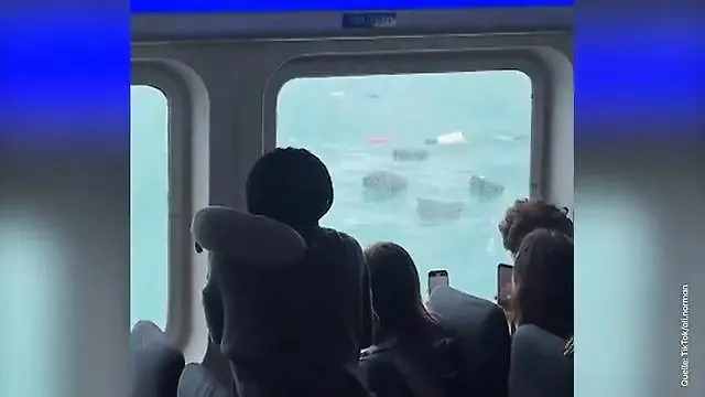 Thailand-F-hren-Crew-mit-Mega-Panne-Touristen-sehen-ihre-Koffer-vorbeischwimmen