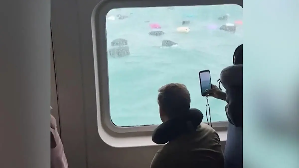Fähren-Crew mit Mega-Panne! Touristen sehen ihre Koffer vorbeischwimmen Gepäck über Bord