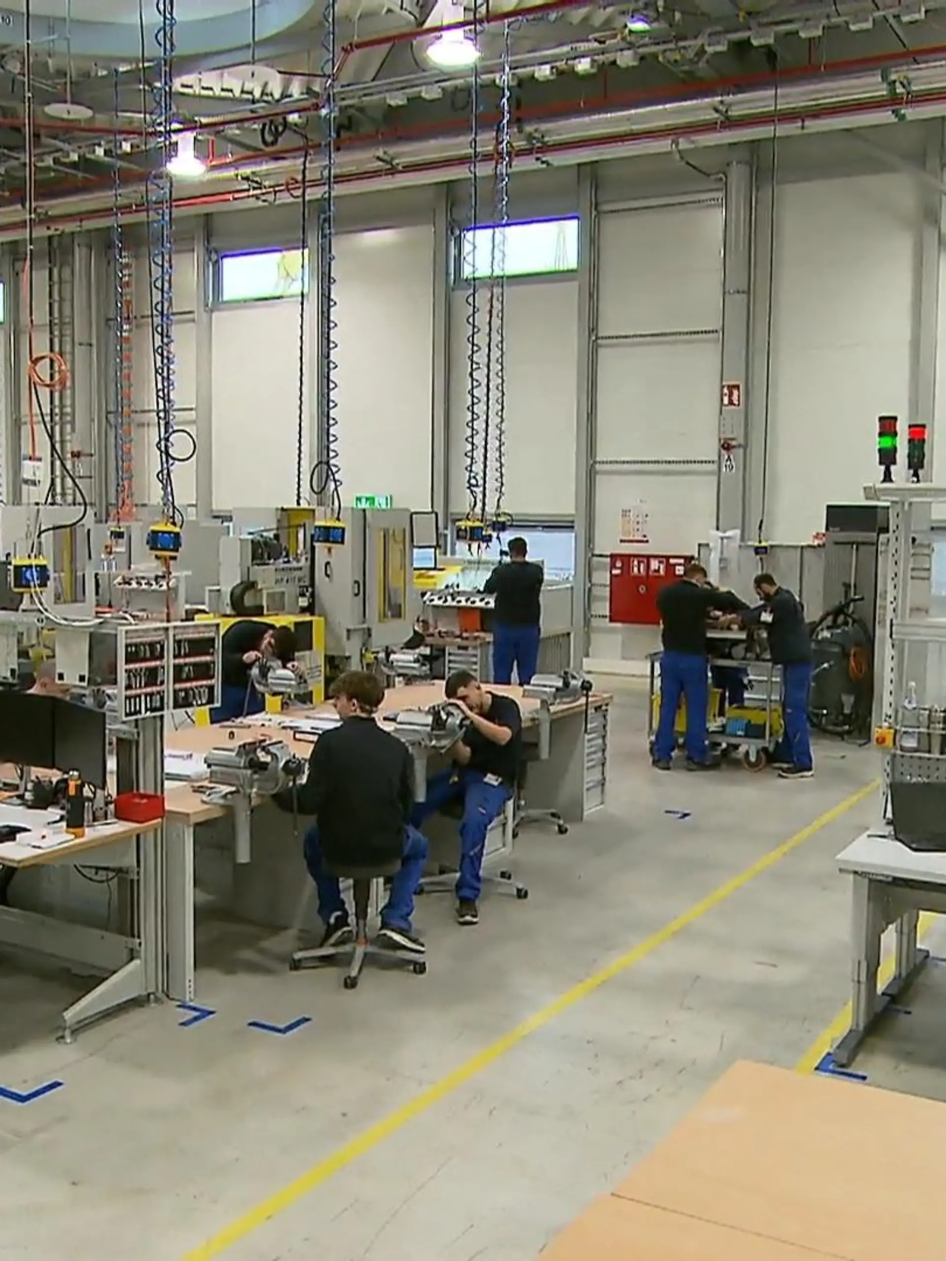 Bild zu: "Unternehmen gründet „Ausbildungsfabrik“ "