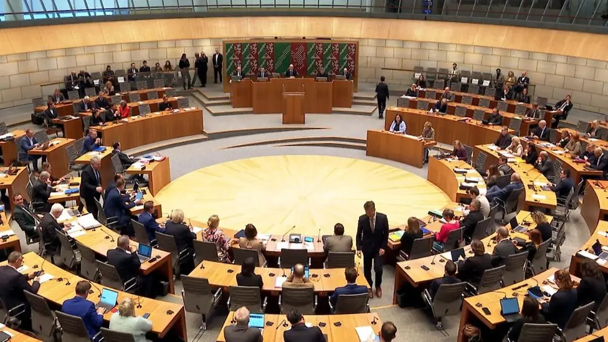 Haushaltsdebatte im Landtag Streit um Etat für 2026