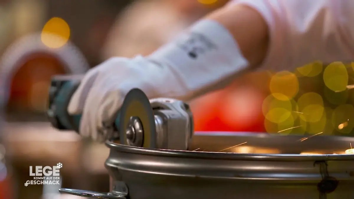 Lege überrascht mit einem besonderen Werkzeug Ungewöhnliche Methode