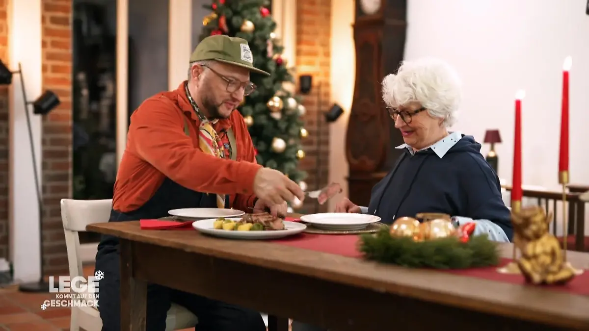 Lege und seine Mutter kosten das Weihnachtsmenü Der große Geschmackstest