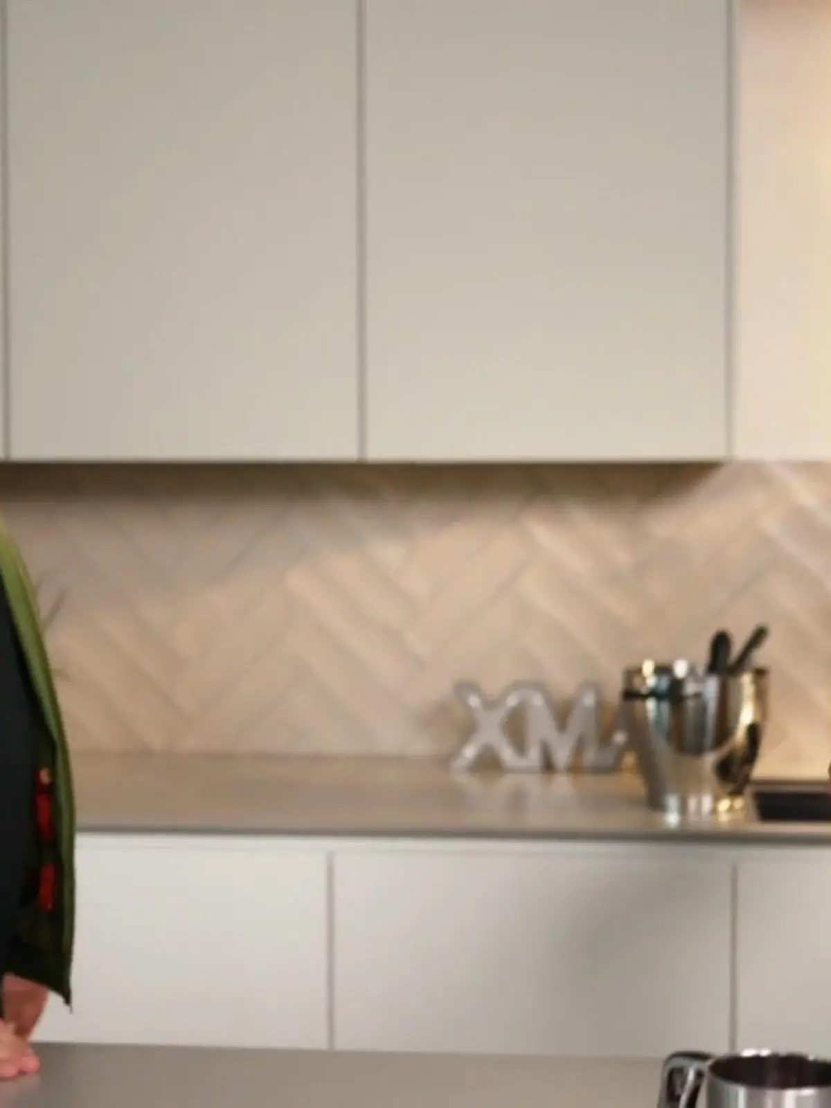 Bild zu: "Sally bringt Lege die perfekte Rote Grütze bei"