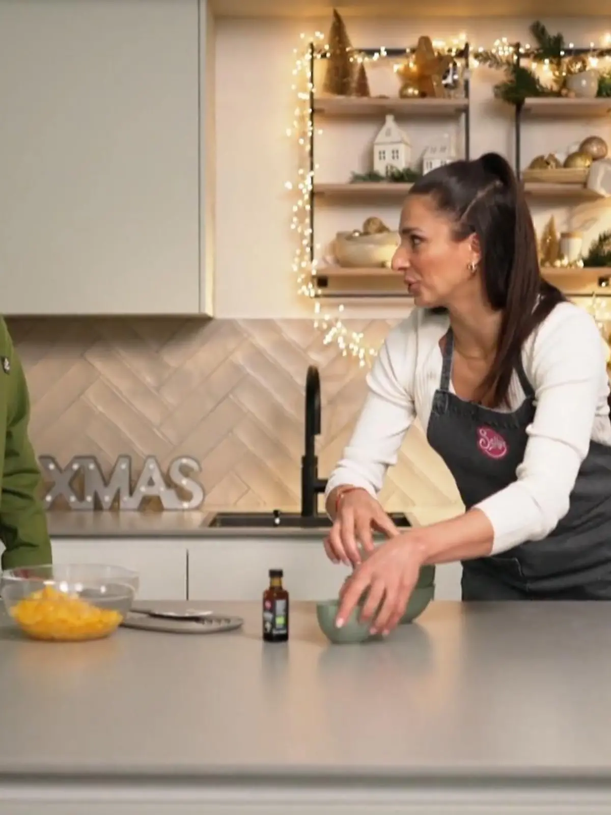 Bild zu: "Die Creme zur Roten Grütze entsteht"