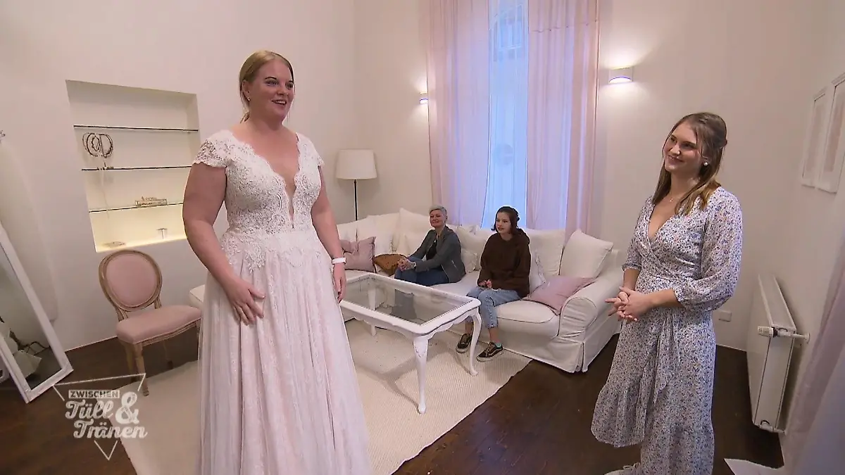 Endlich ein Kleid, in dem sich Svenja wohlfühlt "Ich find's richtig gut!"