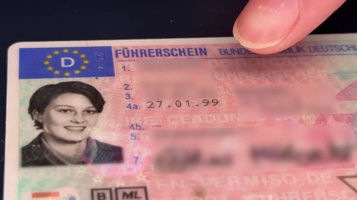 Die Nächsten bitte! Diese Führerscheine sind jetzt mit dem Umtausch dran Alte Lappen werden durch Karten ersetzt