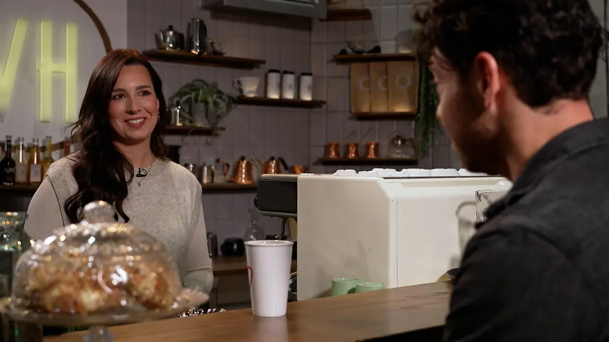 RTL-Reporterin Lena Janssen im Gespräch mit GZSZ-Star Patrick Fernandez.