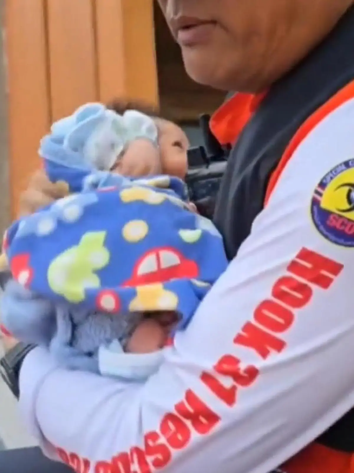 Bild zu: "Jahrhundertsturm wütet durch Großstädte – Millionen Menschen bangen um Existenz"