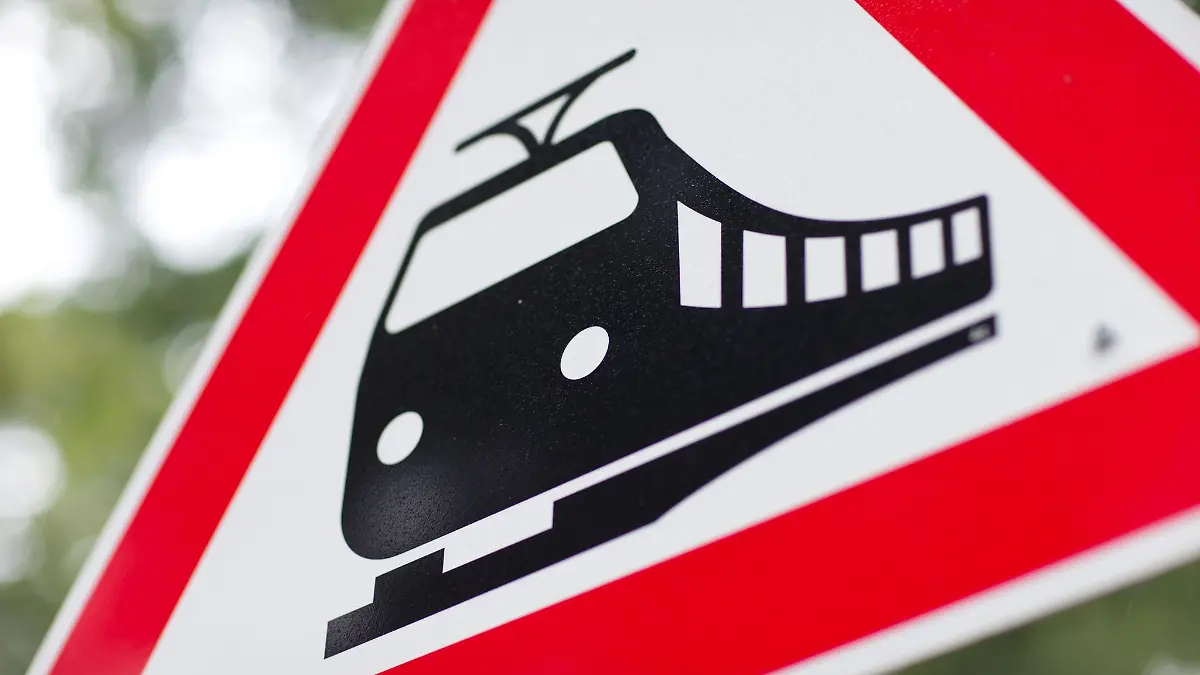 M-dchen-10-meterweit-von-Zug-mitgeschleift-Schrecklicher-Unfall-an-Bahn-bergang-in-Selsingen